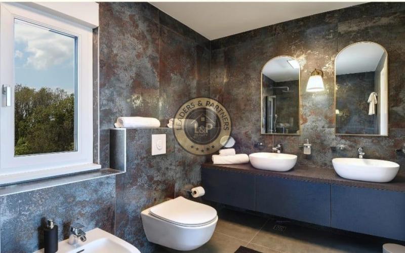 PULA - KRNICA, luxusná dvojposchodová vila na pozemku 754 m2 s bazénom