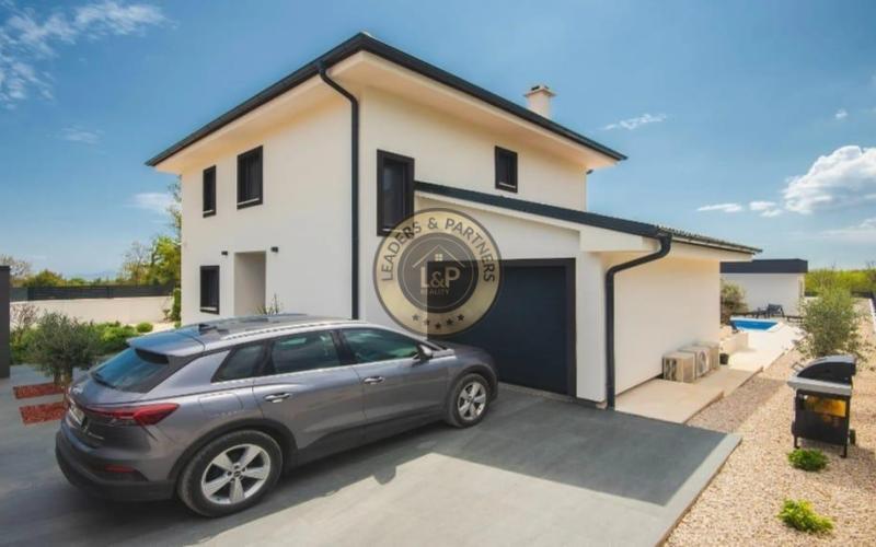 PULA - KRNICA, luxusná dvojposchodová vila na pozemku 754 m2 s bazénom
