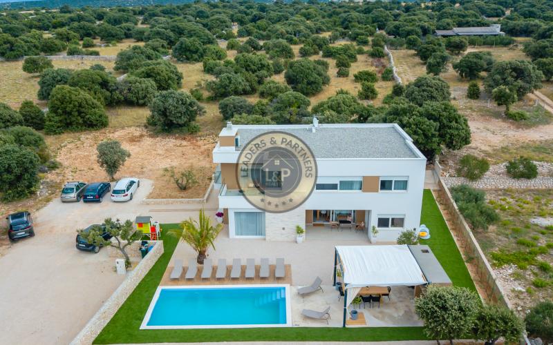 PAG - MANDRE, na predaj vila 260 m2, novostavba, sauna, bazen, výhľad, pozemok 1124 m2