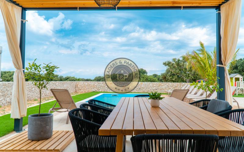 PAG - MANDRE, na predaj vila 260 m2, novostavba, sauna, bazen, výhľad, pozemok 1124 m2