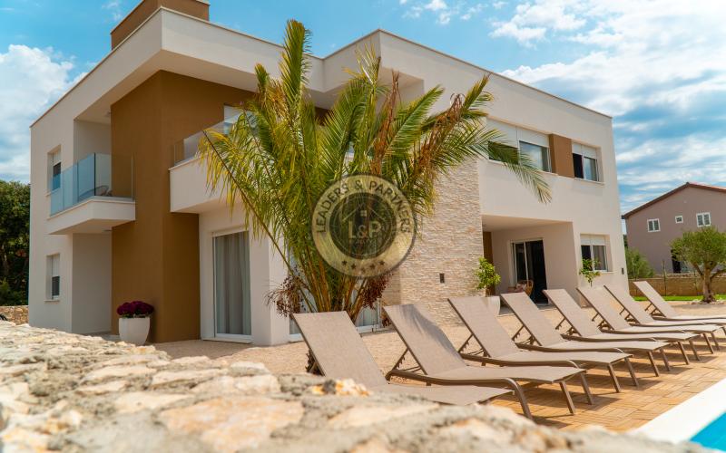 PAG - MANDRE, na predaj vila 260 m2, novostavba, sauna, bazen, výhľad, pozemok 1124 m2