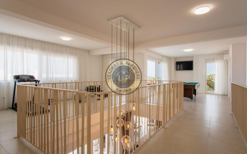 PAG - MANDRE, na predaj vila 260 m2, novostavba, sauna, bazen, výhľad, pozemok 1124 m2