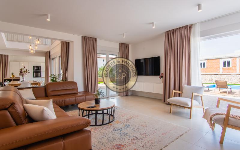 PAG - MANDRE, na predaj vila 260 m2, novostavba, sauna, bazen, výhľad, pozemok 1124 m2