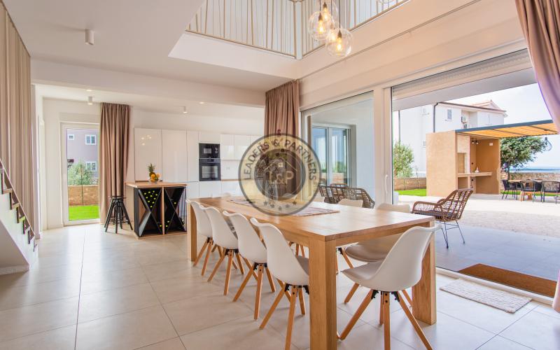 PAG - MANDRE, na predaj vila 260 m2, novostavba, sauna, bazen, výhľad, pozemok 1124 m2