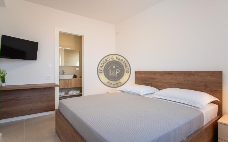 PAG - MANDRE, na predaj vila 260 m2, novostavba, sauna, bazen, výhľad, pozemok 1124 m2