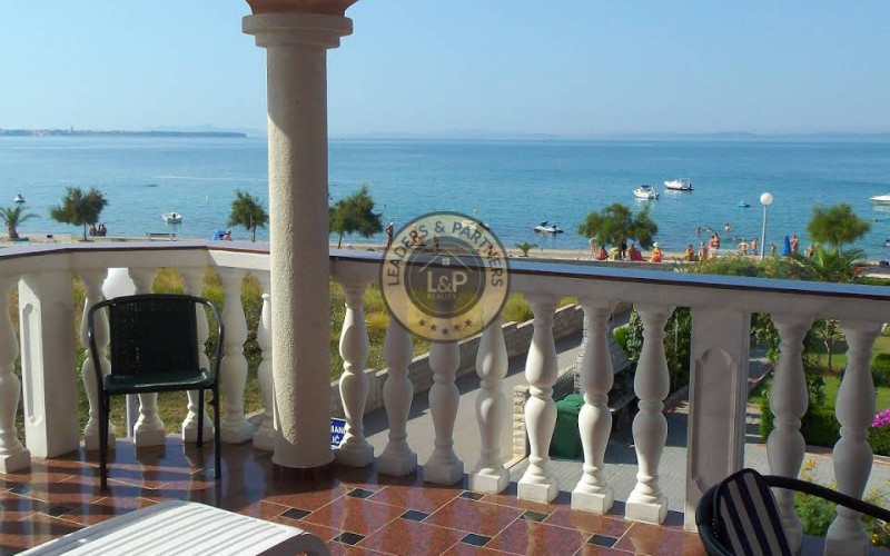 ZADAR - VIR, na predaj hned pri mori dom so 6 apartmanov, atraktívna obchodná investícia