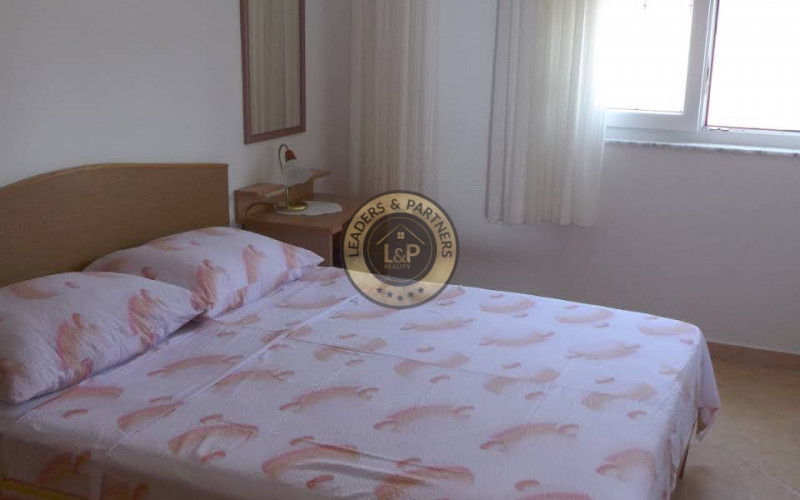 ZADAR - VIR, na predaj hned pri mori dom so 6 apartmanov, atraktívna obchodná investícia