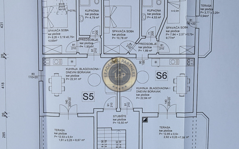 ZADAR - VIR, na predaj hned pri mori dom so 6 apartmanov, atraktívna obchodná investícia