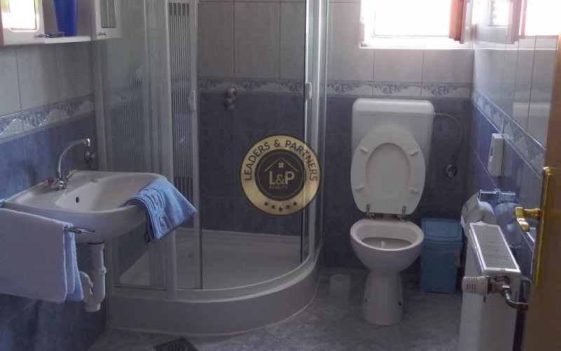 ZADAR - VIR, na predaj hned pri mori dom so 6 apartmanov, atraktívna obchodná investícia