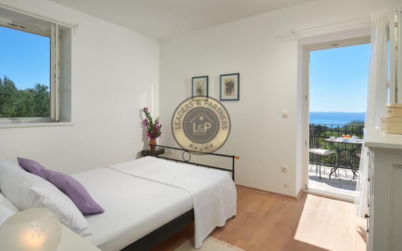 NOVALJA - LUN, PREDAJ exkluzívnej dvojposchodovej vily na pozemku 1978 m2 s bazénom a s krásnym upokojujúcim výhľadom na more