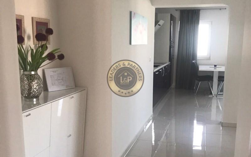 NOVALJA, NA PREDAJ ŠTVORPOSCHODOVÝ DOM S 5 APARTMÁNMI, BAZÉN, LOKALITA, KOMPLETNE NOVO ZARIADENÝ