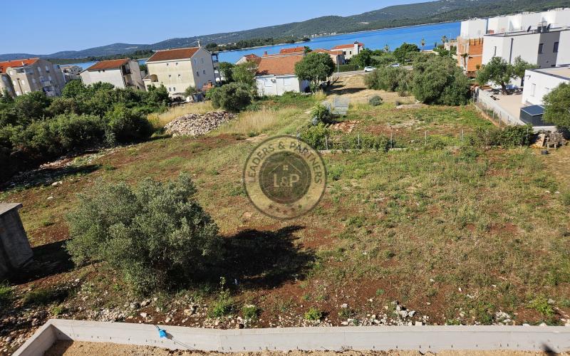 ZADAR - TURANJ, NA PREDAJ STAVEBNÝ POZEMOK 1380 M2, POVOLENIE, PROJEKTY, PEKNÝ VÝHĽAD NA MORE!