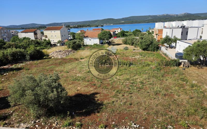 ZADAR - TURANJ, NA PREDAJ STAVEBNÝ POZEMOK 1380 M2, POVOLENIE, PROJEKTY, PEKNÝ VÝHĽAD NA MORE!