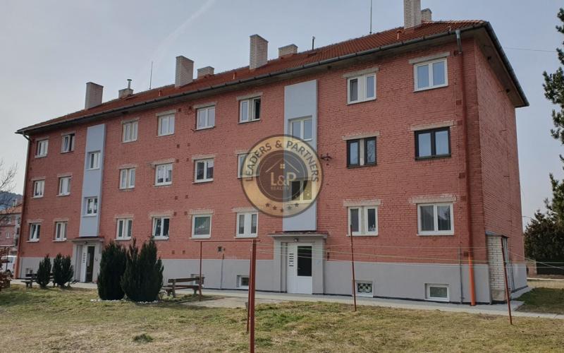 PREDAJ: 2 izbový byt 55 m2 v tehlovom dome ul. 9. mája