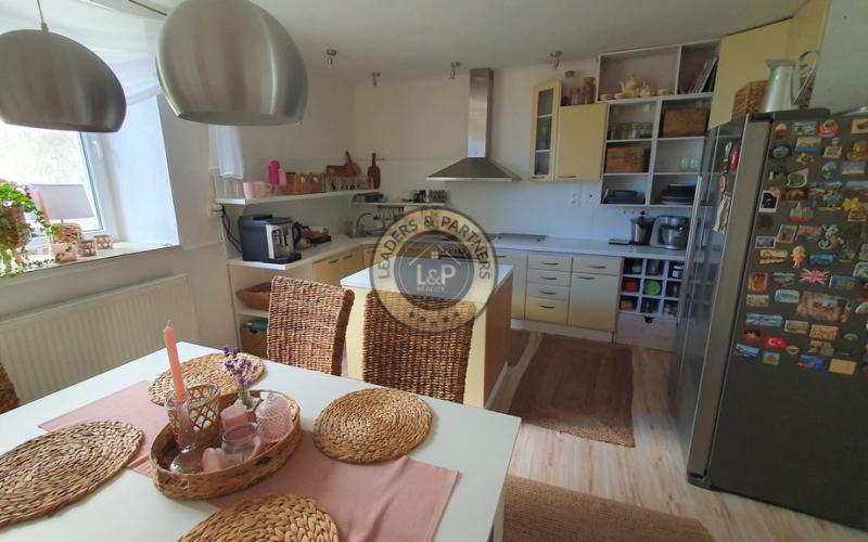 PREDAJ: veľký poschodový rodinný dom v Poprade - Matejovce s garážou a zasklenou verandou