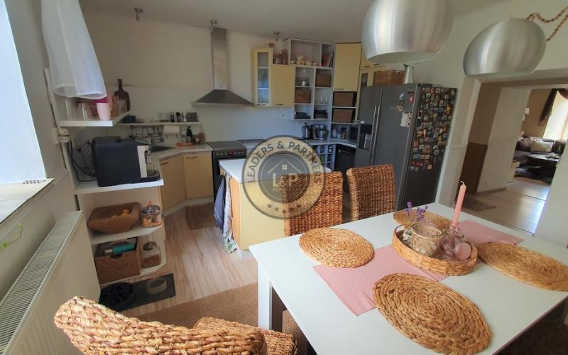 PREDAJ: veľký poschodový rodinný dom v Poprade - Matejovce s garážou a zasklenou verandou