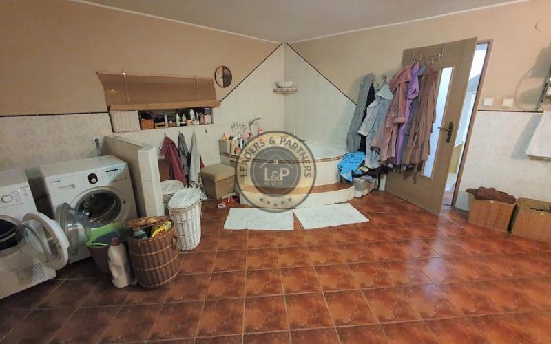 PREDAJ: veľký poschodový rodinný dom v Poprade - Matejovce s garážou a zasklenou verandou