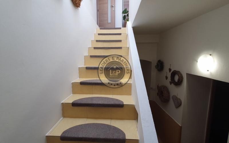 PREDAJ: veľký poschodový rodinný dom v Poprade - Matejovce s garážou a zasklenou verandou