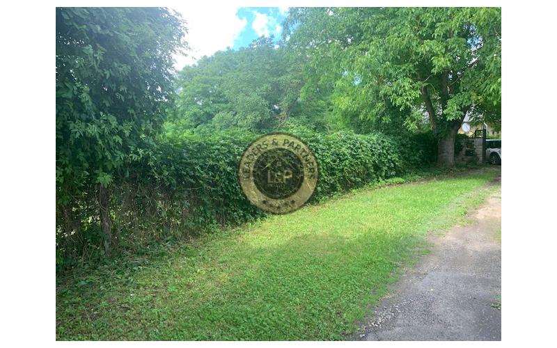 Krásny rodinný dom s veľkorysým pozemkom v obci Abaújvár.