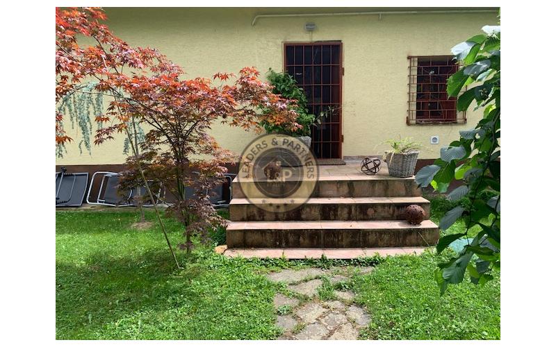 Krásny rodinný dom s veľkorysým pozemkom v obci Abaújvár.