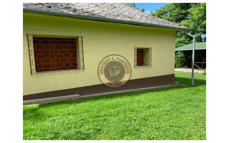 Krásny rodinný dom s veľkorysým pozemkom v obci Abaújvár.