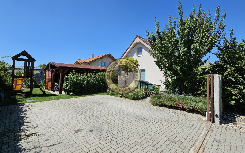 Na predaj 4 -izbový rodinný dom v Senci