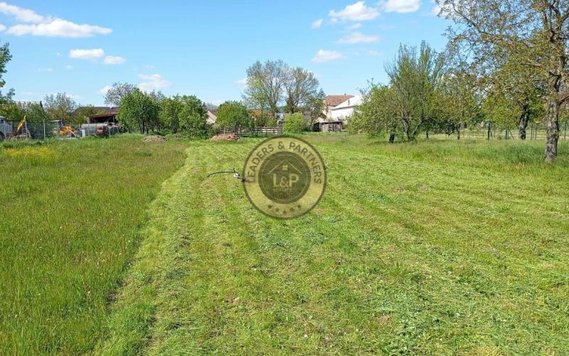 Na predaj pozemok vhodný na výstavbu RD v obci Dojč