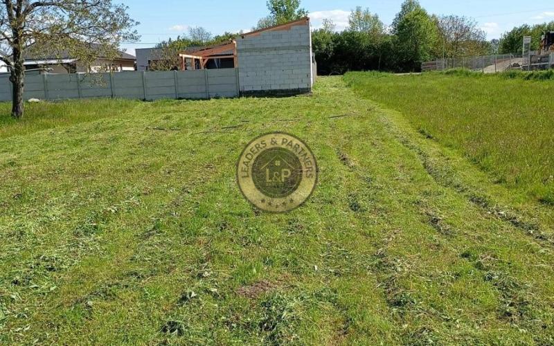 Na predaj pozemok vhodný na výstavbu RD v obci Dojč