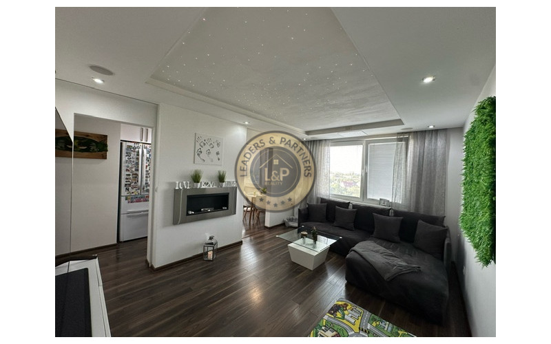 Na predaj nadštandardne zrekonštruovaný 3,5 izbový byt v Seredi na Pažitnej ulici.