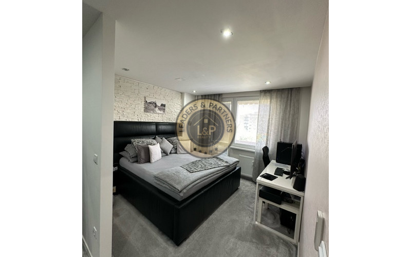 Na predaj nadštandardne zrekonštruovaný 3,5 izbový byt v Seredi na Pažitnej ulici.