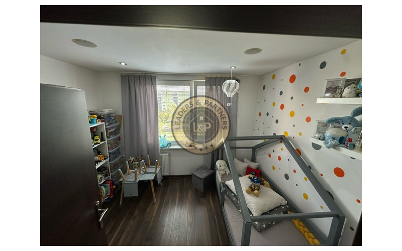 Na predaj nadštandardne zrekonštruovaný 3,5 izbový byt v Seredi na Pažitnej ulici.