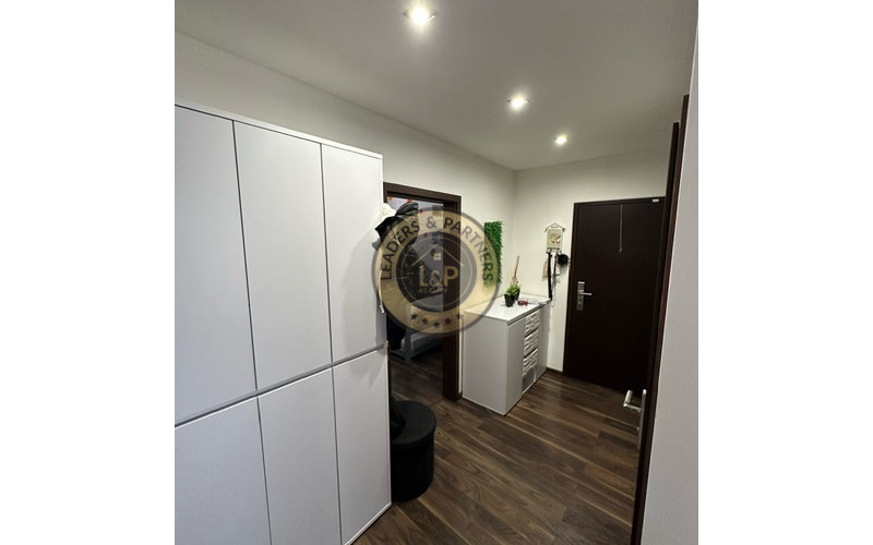 Na predaj nadštandardne zrekonštruovaný 3,5 izbový byt v Seredi na Pažitnej ulici.