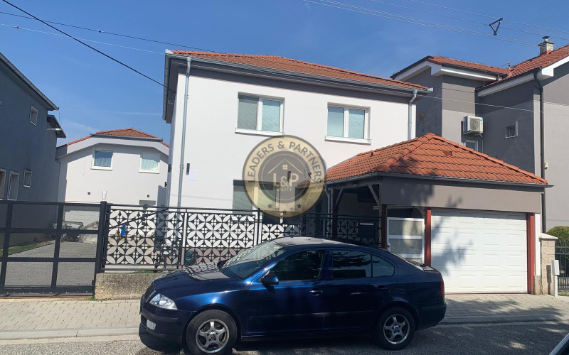 5 izbový rodinný dom na Predaj v Rovinke