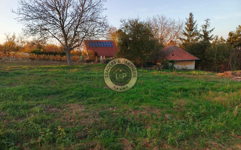 Stavebný pozemok Nitra-Mlynárce 2433m2