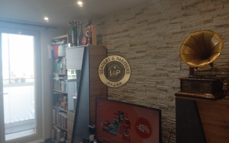 PREDAJ veľký zrekonštruovaný 2-izb.byt, komplet zariadený, v  blízkosti  Lesoparku