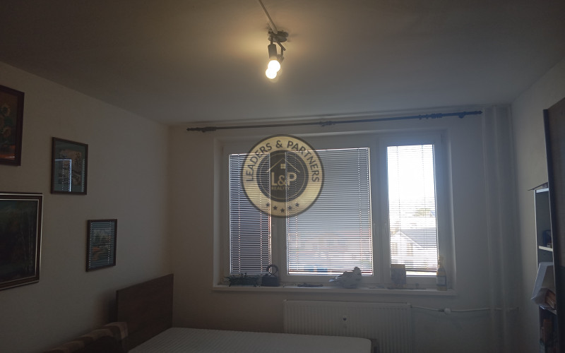 PREDAJ veľký zrekonštruovaný 2-izb.byt, komplet zariadený, v  blízkosti  Lesoparku