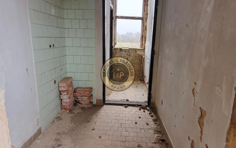 2 podlažná budova Alekšince-Lahne