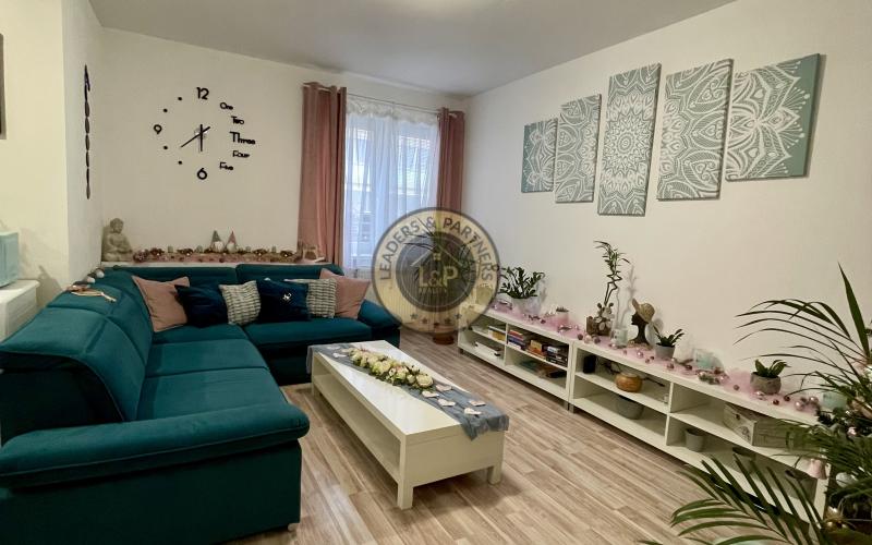 REZERVOVANÝ! Na predaj priestranný 3-izbový byt v Pezinku na Muškátovej ulici.