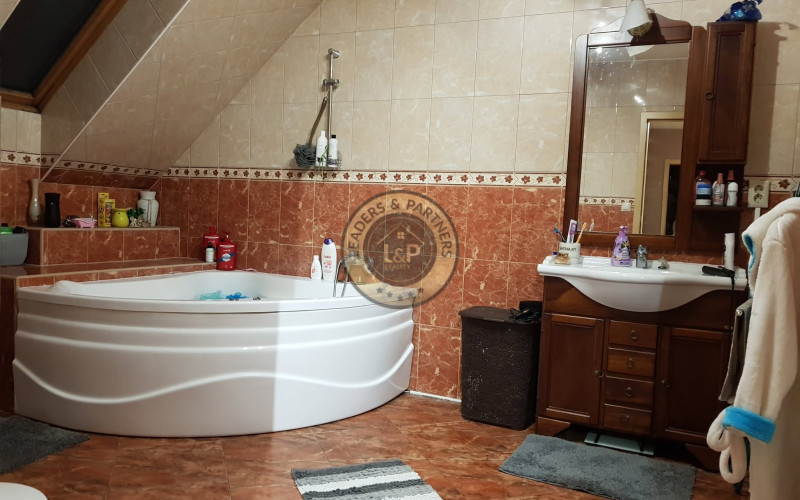 PREDAJ rodinný dom s kvetinárstvom Rajka