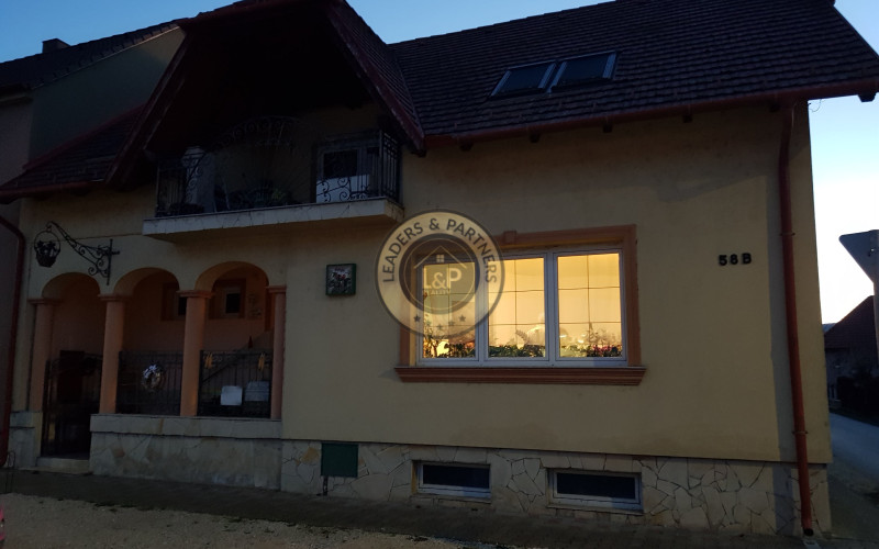 PREDAJ rodinný dom s kvetinárstvom Rajka