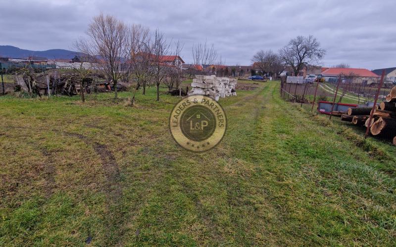 Pozemok vhodný na výstavbu RD  v obci Dlhá 13km od Trnavy