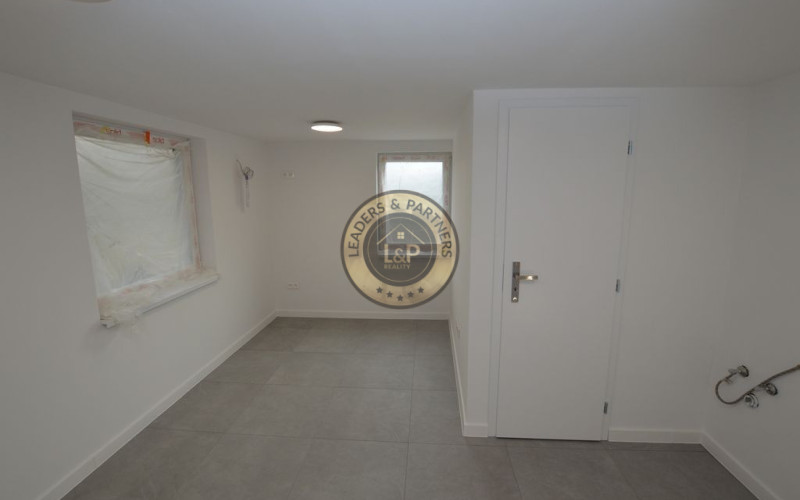 Chata Zlaté piesky, rozloha 250 m2 (50 metrov od jazera)