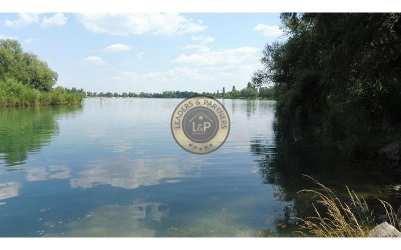 Chata Zlaté piesky, rozloha 250 m2 (50 metrov od jazera)