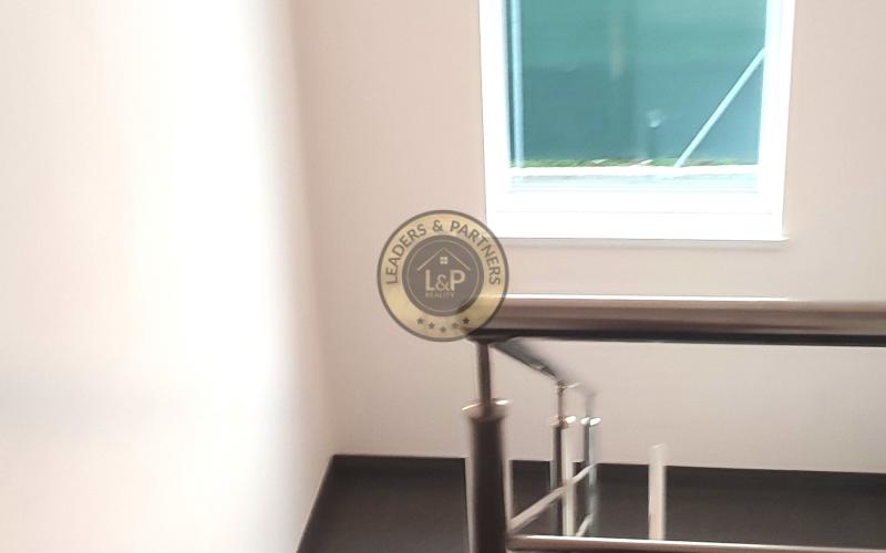 Moderné kancelárske priestory s vlastným parkovaním blízko centra mesta.