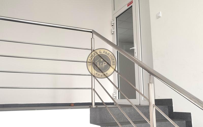 Moderné kancelárske priestory s vlastným parkovaním blízko centra mesta.