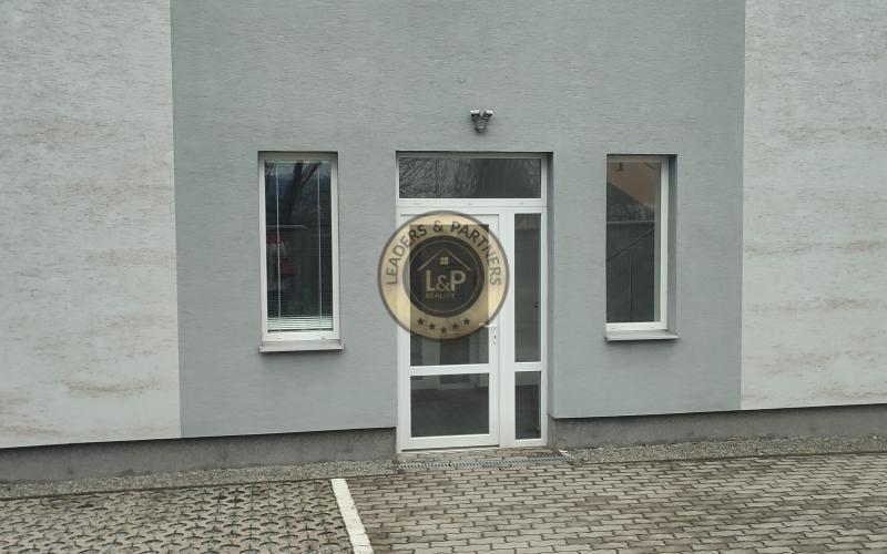 Moderné kancelárske priestory s vlastným parkovaním blízko centra mesta.