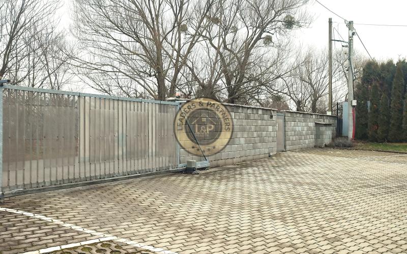 Moderné kancelárske priestory s vlastným parkovaním blízko centra mesta.