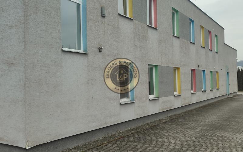 Moderné kancelárske priestory s vlastným parkovaním blízko centra mesta.