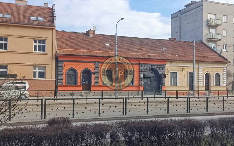 Lukratívna budova s  pozemkom v centre na PREDAJ!!!