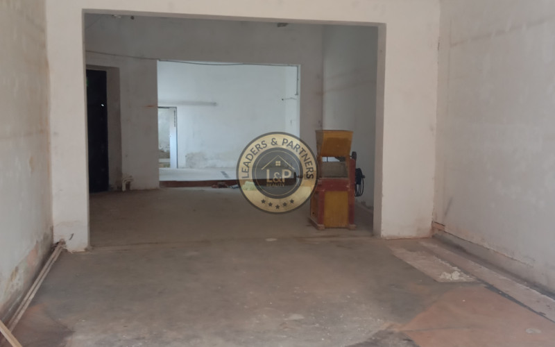 Lukratívna budova s  pozemkom v centre na PREDAJ!!!